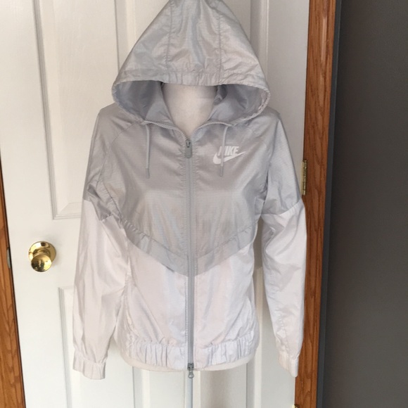 Nike Jackets & Blazers - NWOT Nike White and Gray Windbreaker Jacket Small